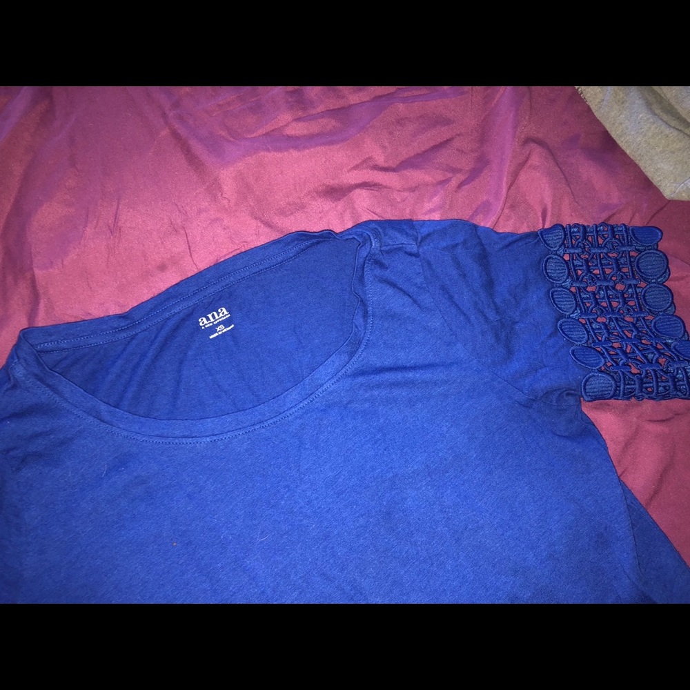 Cute top - Picture 2 of 2